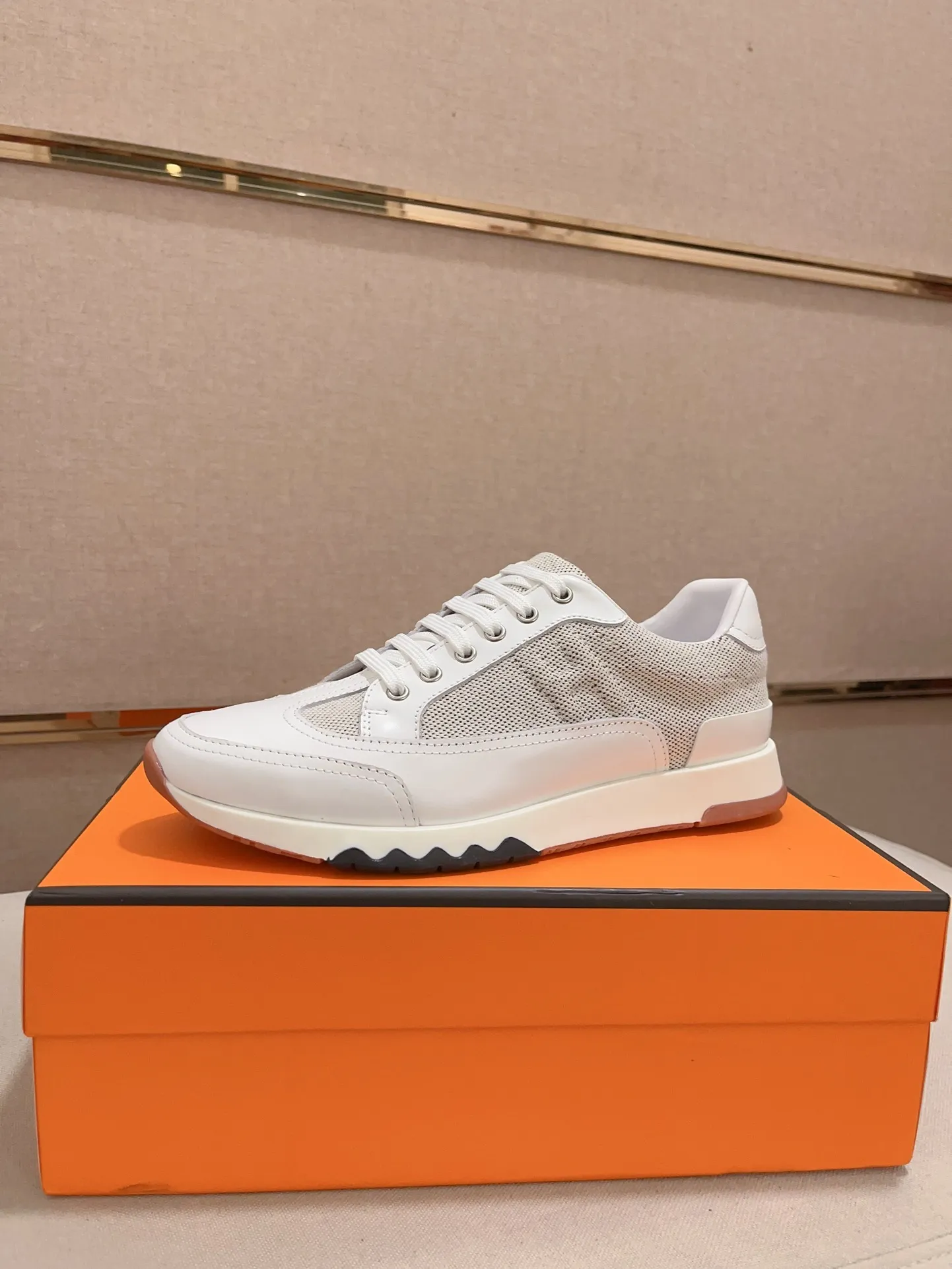 Ex-factory price: 500💰《HERMES》【Classic original single version】Hermès; top 🔝purchasing agent🔍🔍men's latest 🇺🇸sold simultaneously, original imported from Italy ▲▲first-layer cowhide ▲▲ (high-end, nobility and class) ) Exquisite workmanship (Italian 🇮🇹 imported water-dyed 🐂 cowhide lining) sole: original sole provided by the original factory, ⚠️exclusive double-layer activity·TPR·rubber·combined molded outsole; super comfortable·wear-resistant·non-slip·environmental protection The real thing is more beautiful when photographed in kind (high quality, following orders), you can come in and out at will * Number of yards: 38·39·40·41·42·43·44# (can be customized 45.)
